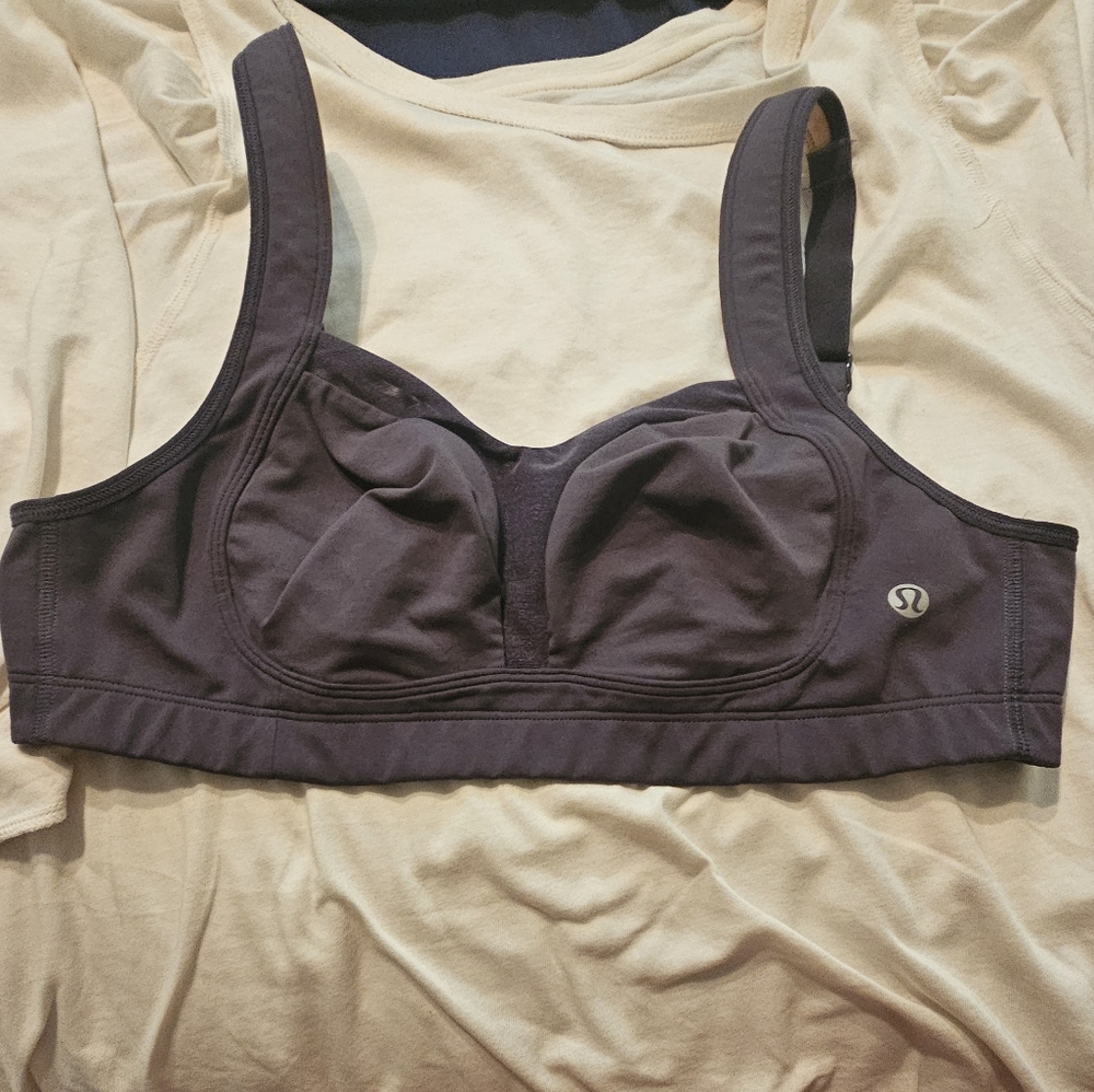 Lululemon sports bra